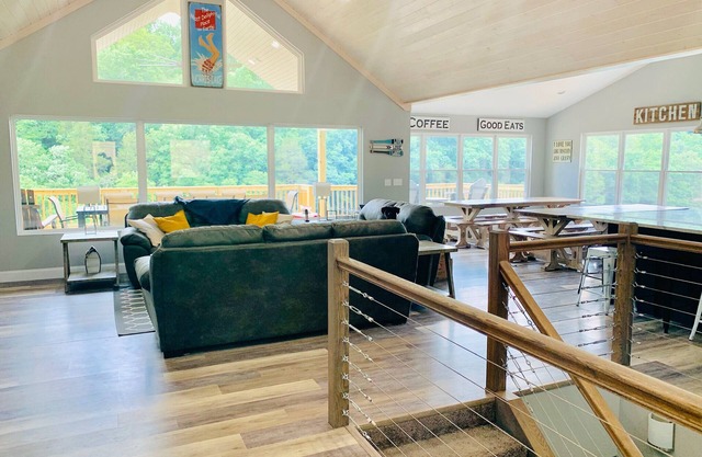 Norris Nook: Brand New Lakefront, 9br / 11ba, privates Dock, privater Whirlpool, 32 Schlafplätze
