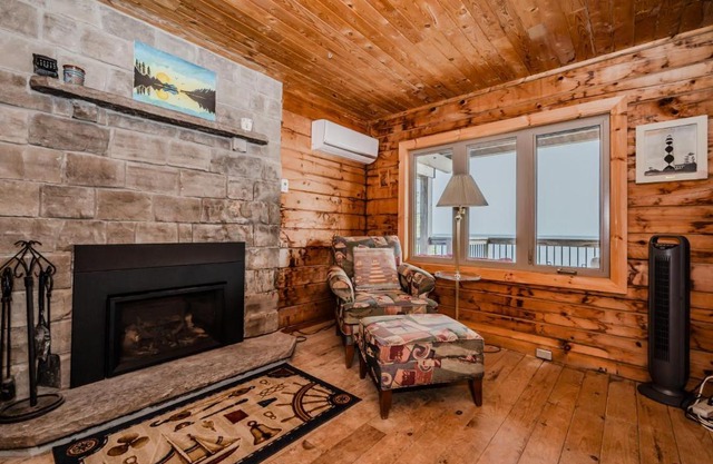 Norse Nook Waterfront W Hot Tub & Sauna