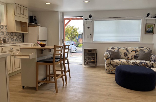 North Berkeley Brand New Downstairs 1Bd/1B Private Apartment