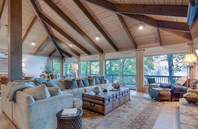 North Carolina Getaway on Lake Norman w/ Dock!