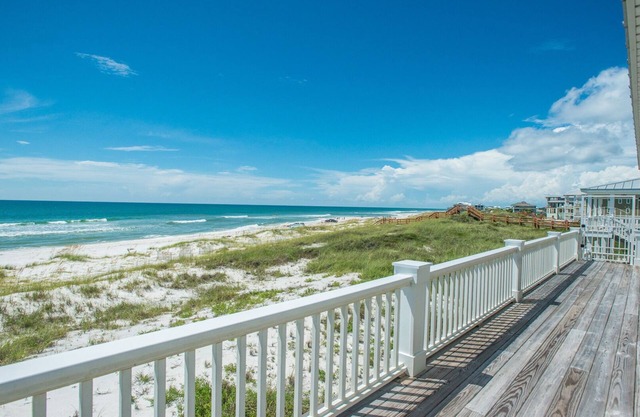 JETZT verfügbar - kein Hurrikanschaden! Gulf Front mit Aufzug und abgeschirmter Veranda.