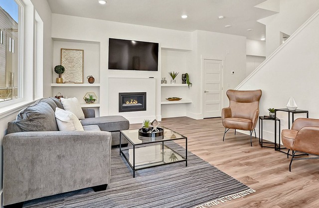 North End Townhouse with Foothills Views, walkable to Whitewater Park & Downtown