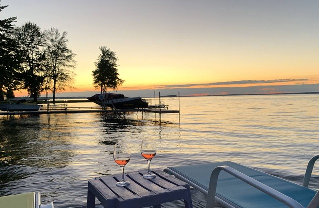 North Facing Waterfront. Catch Sunset and Sunrise!