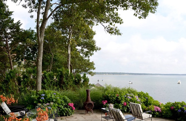 North Fork Bayfront Home mit privatem Strand und in der Nähe der besten Weingüter und Restaurants