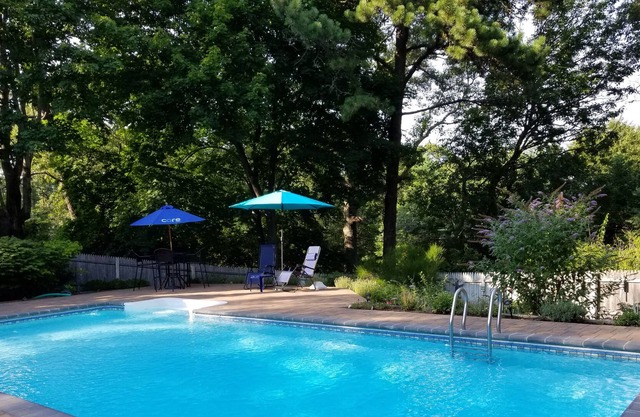 North Fork, Cutchogue-Nassau Point Home mit Salzwasserpool und Zugang zum Privatstrand