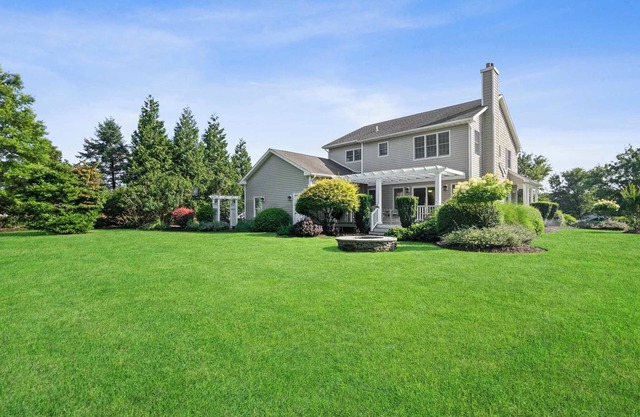 North Fork Escape: Spacious, Stylish, Serene Yard