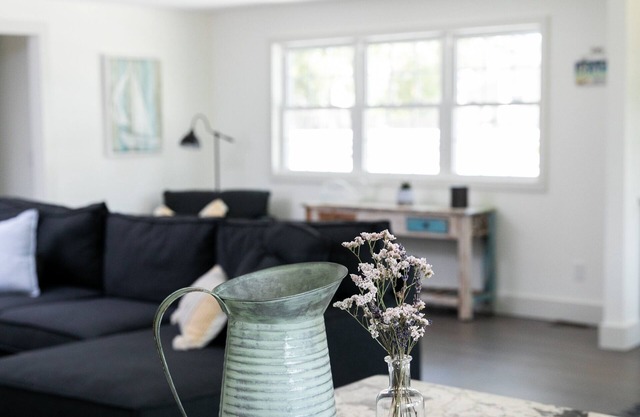 North Fork Home Steps to Private Beach & Walk to Marina, Farms, Restaurants.
