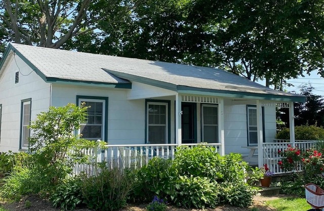North Fork water-view Cottage in coveted beach hamlet New Suffolk.