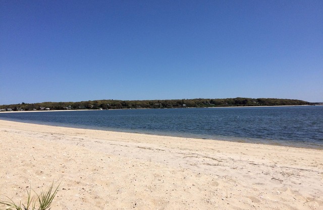 North Fork Wine Region—Walk to Beach