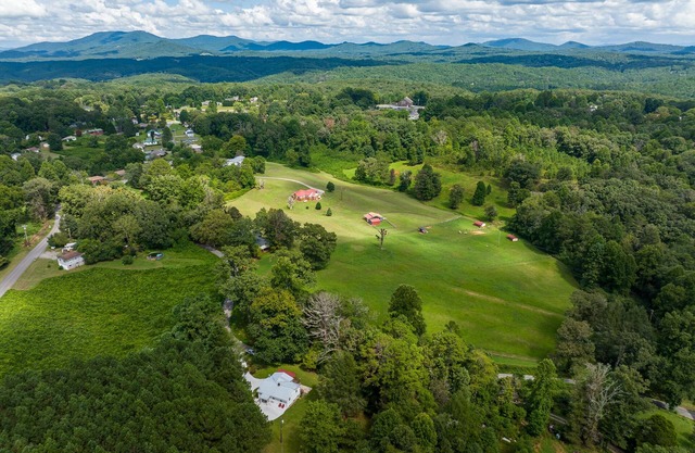 North Georgia Cottage minutes from Blue Ridge and McCaysville!