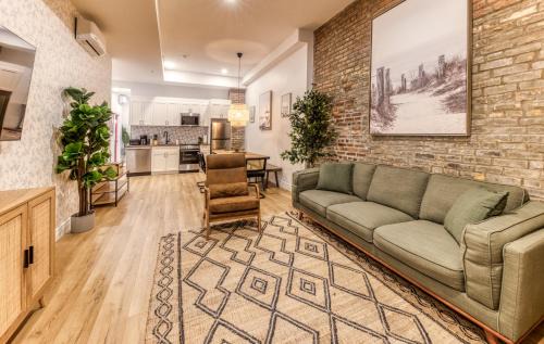 North House - Bohemian Vieux Quebec Two Bedroom