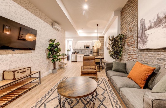 North House - Bohemian Vieux Quebec Two Bedroom