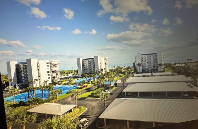 North Hutchinson Island - Cozy condo steps away from natural beach - great views