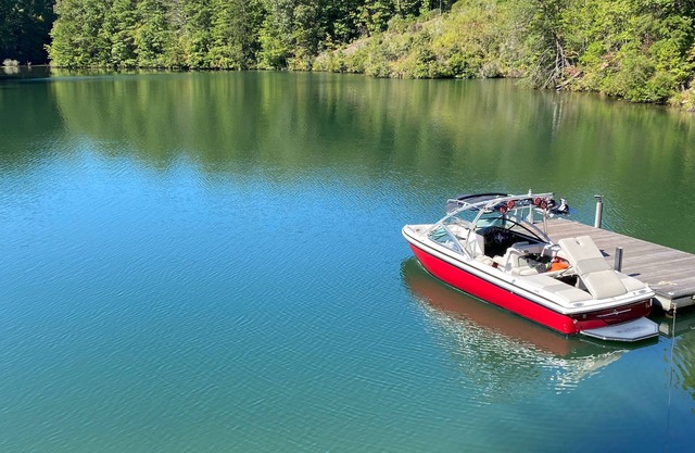North Keowee Family Lake House on Private Cove With Dock / 5 MIN FROM JOCASSEE