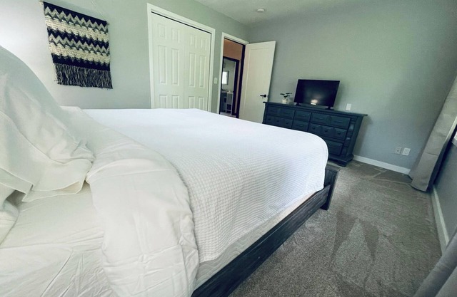 North Mankato Retreat: Game Room, Quiet Neighborhood & Space for all!