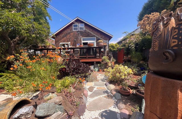 North Oakland Garden Retreat
