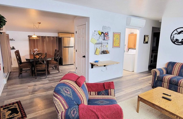 North Of Paradise! Great 2 Bedroom 900 sqft loft