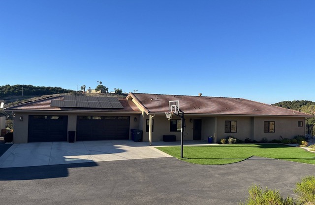 North San Diego County, Great views, relaxing gated 2 acres. Pet friendly