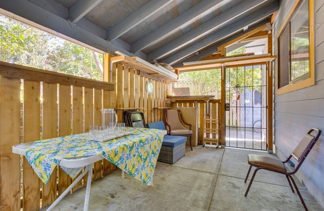 North Seattle home Cozy Yard in beautiful Seattle with AC, WiFi