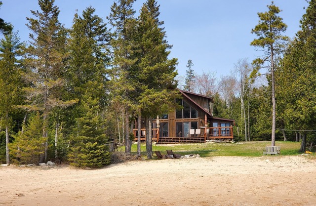 NORTH SHORE RETREAT (Manistique): Direkt am Michigansee, tierfreundlich, WLAN & Kabel