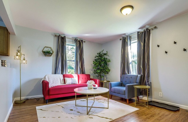 North Stonington Home Near Coast + Wineries!