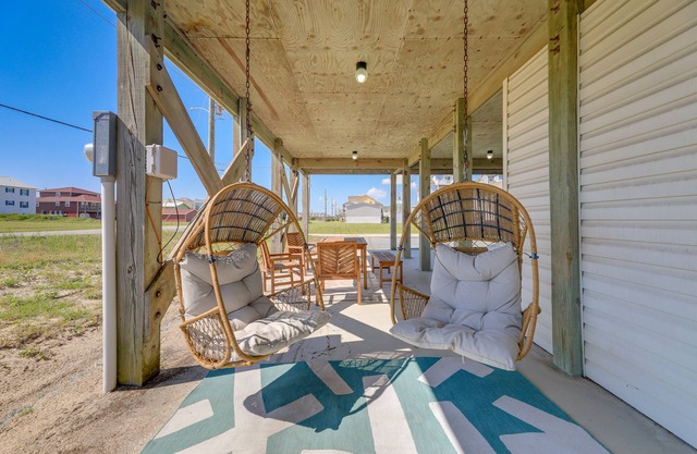 North Topsail Beach Home - Walk to the Ocean!