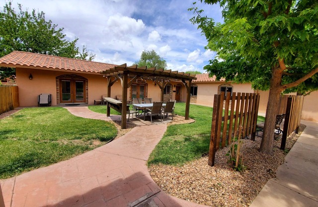North Valley Estate Guest House - 1800 m² ft.