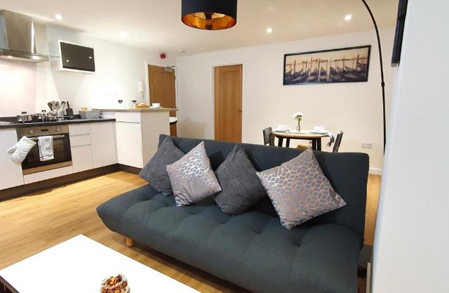 Northampton 2 Bedroom Town Centre Apartment close to University, Hospitals, Brackmills