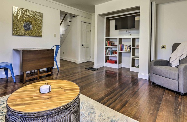 Northampton Townhome w/ Grill < 1 Mi to Dtwn
