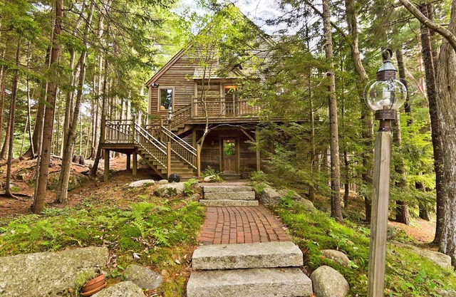 Northeast Harbor home wth beautiful interior and walking distance to town/harbor