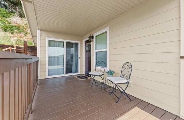 Northend Hillside Retreat Relax & Unwind