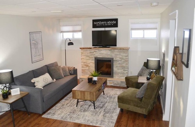 Northern Abode - Modern 2 Bedroom Suite Downtown ★