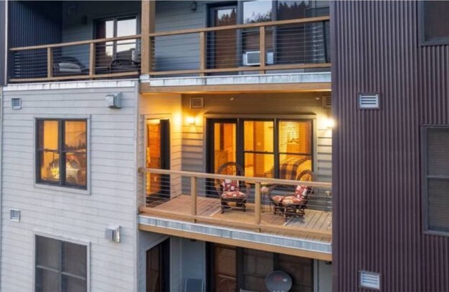 Northern Comfort- 2 bedroom/ 2 bath condo