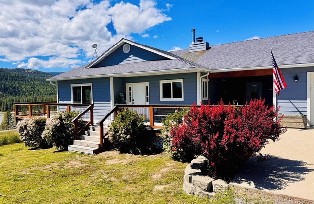 Northern Comfort - private, quiet, lake view, mountains