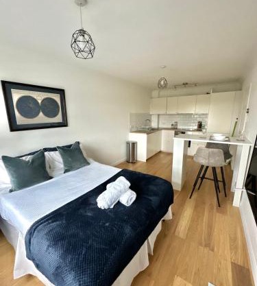 Northern Line Studio Stay with Free Parking