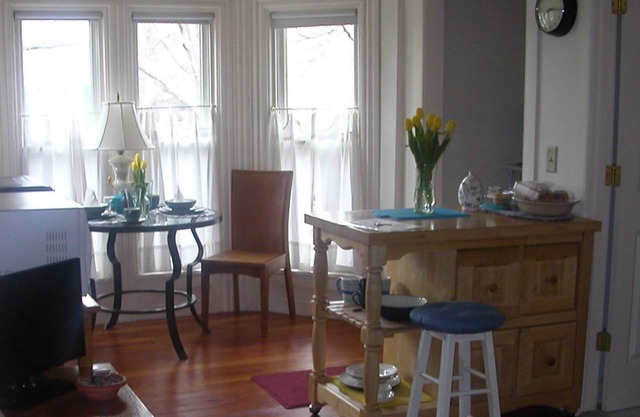 Northern Rhode Island Antique Home Apartment mit 1 Schlafzimmer im 2. Stock