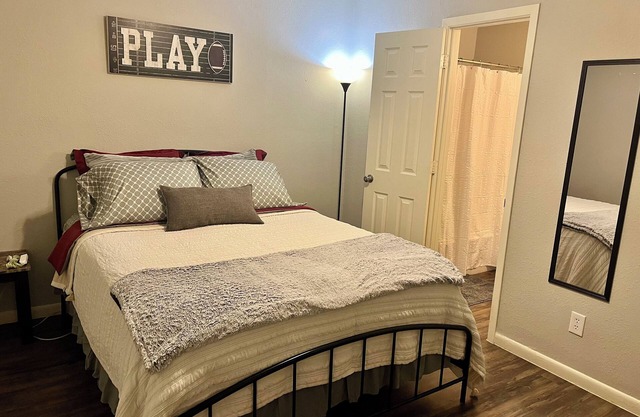 Northgate Nest- Walking distance to A&M!!