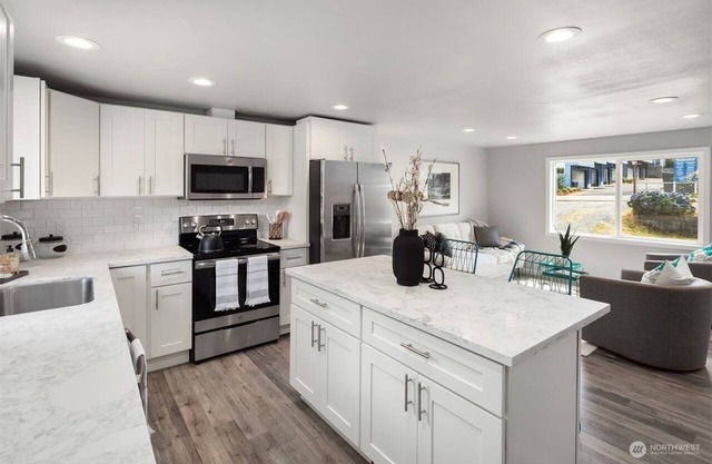Northside Seattle 4 bedrooms Comfort House-Easy Access I-5, Light Rail Station
