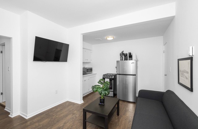 Northside Suites 3 – A Chic, Relaxed Stay for 2 Just 10 Min from Downtown!