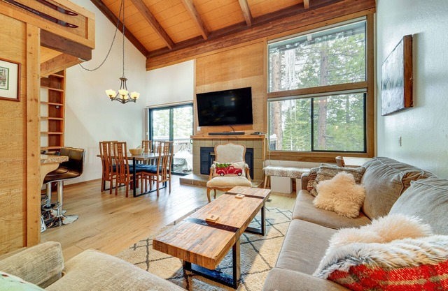 Northstar Resort Condo w/ Hot Tub, Shuttle Access!