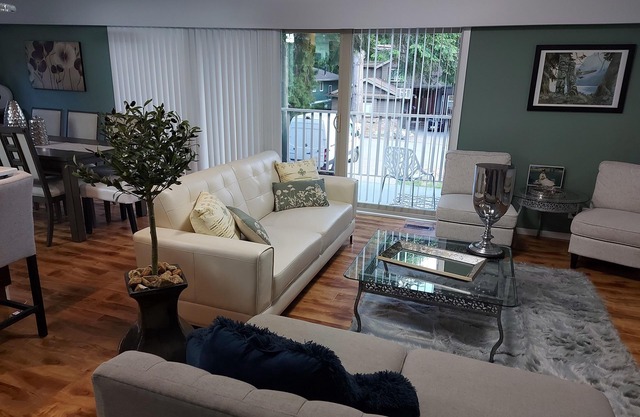 NorthVAN Nature Living Home, 5min to town, beach, suspension bridge, river ,hike