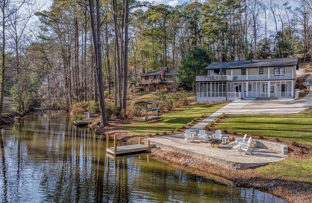 Northwood Retreat- 5 BR 4BA- Lake Views- Hot Tub