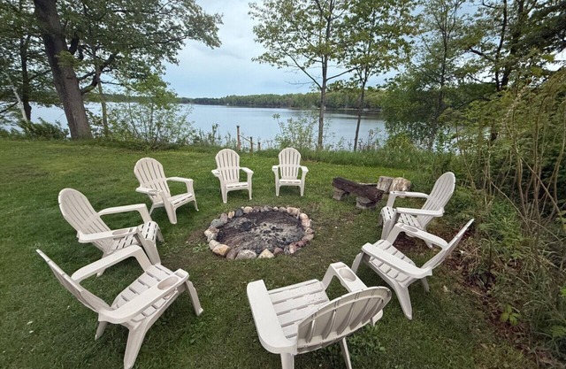 Northwood's Retreat on Pine Lake! W/Hot Tub!