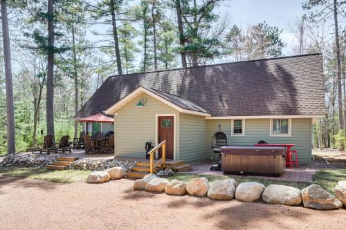 Northwood Tours Escape Hot Tub and Lake Access!