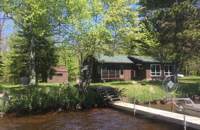 Northwoods Cabin am Teal Lake (Pontonboot verfügbar)