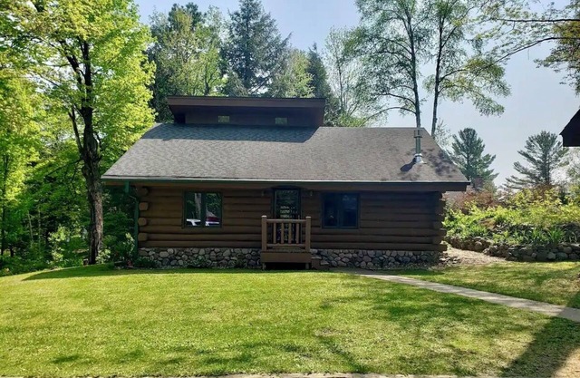 Log Cabin Retreat - Snowmobile, Hiking, ATV and UTV Trails Close By