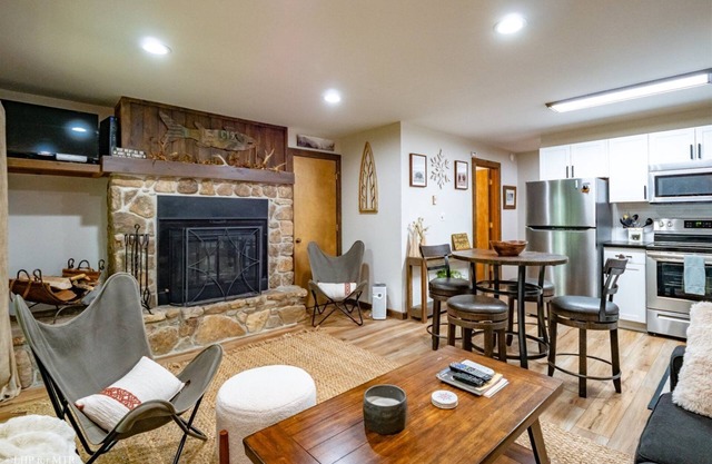 Northwoods F6 - Short walk to Timberline Mountain trails, lodge and lifts