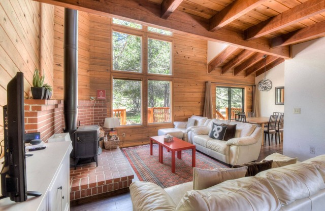 Northwoods Hangout | Near Tahoe Donner