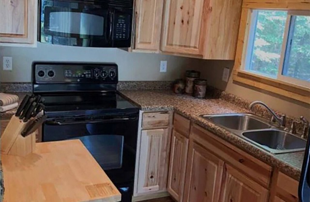 Northwoods Lakeside Cabin on Pristine Fishing Lake