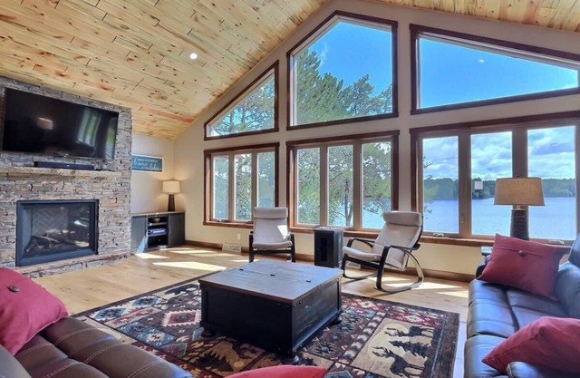 Northwoods WI Lakefront Cabin 6BR on Lake Nokomis